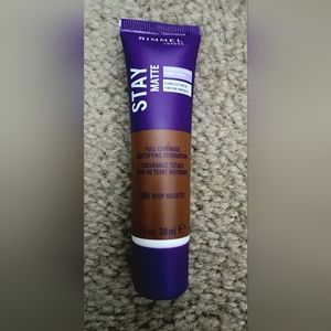 Rimmel London Foundation.